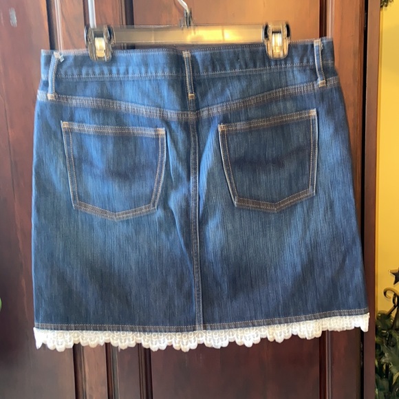 GAP 1969 Denim Mini with White Ruffle along Bottom - Picture 2 of 13